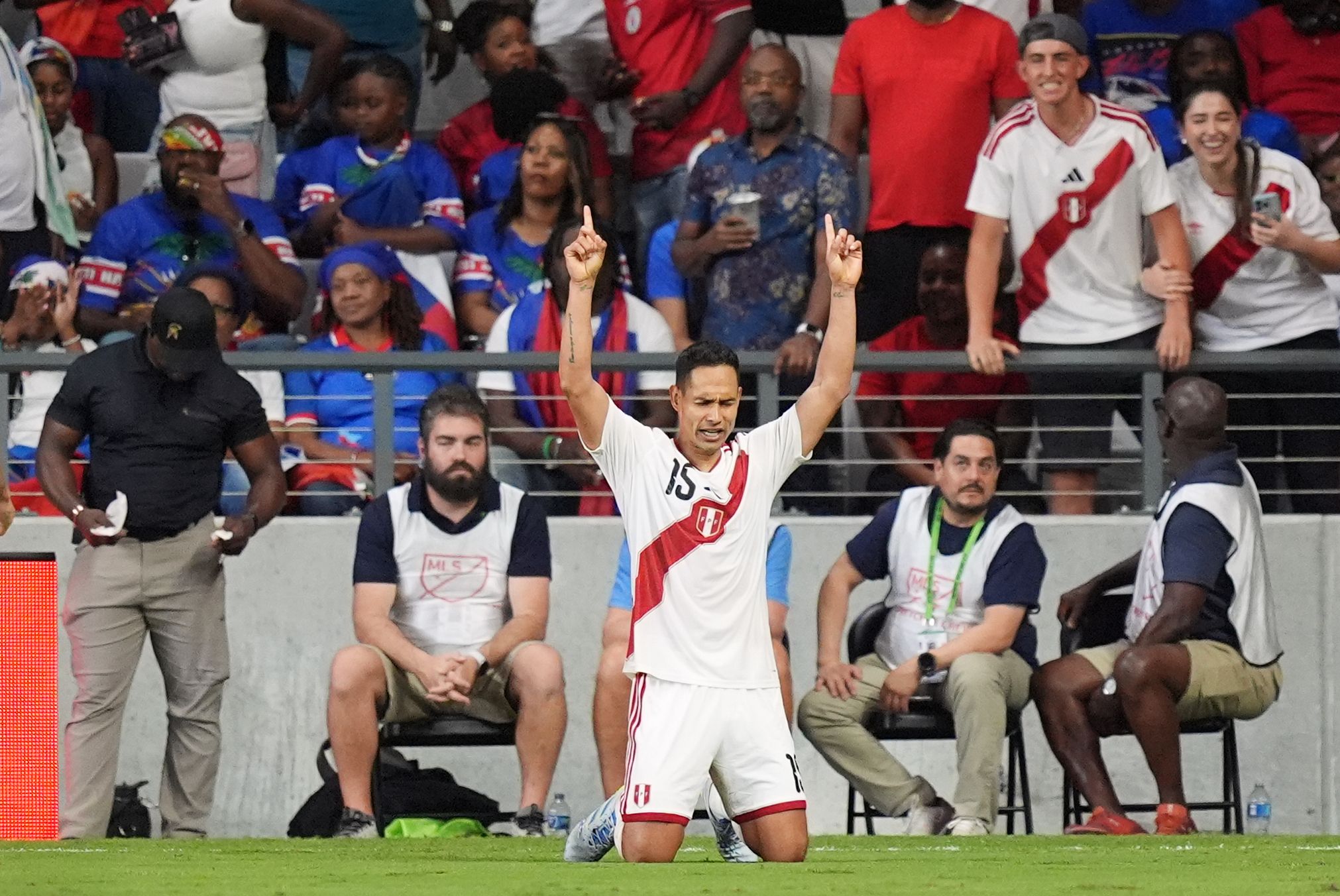 Perú remontó en tres minutos a Haití y rompe racha de 10 partidos sin triunfos