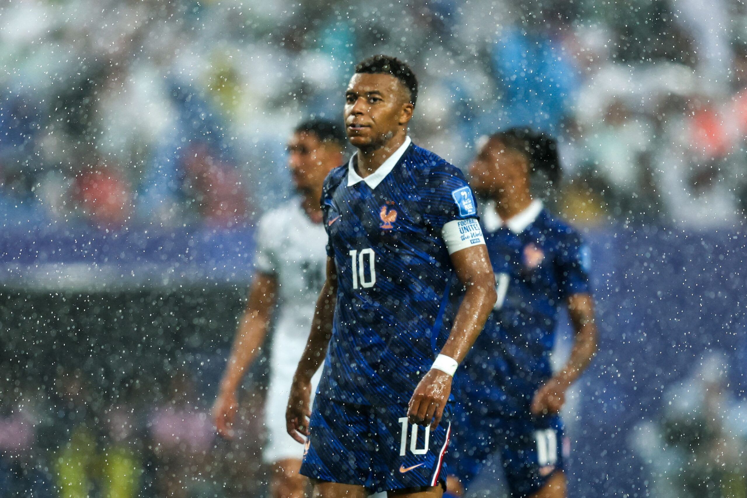 Mbappé no da tregua: clasifica a Francia y va tras el récord de Messi