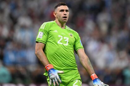 Dibu Martínez, cada vez más cerca de la Juventus: ya tendría acuerdo con el club italiano