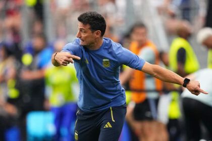 Scaloni prepara una fuerte rotación en Argentina: Messi irá al banco y Julián Álvarez tendrá su oportunidad