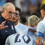 Uruguay se juega la clasificación en medio de la crisis entre el plantel y Bielsa