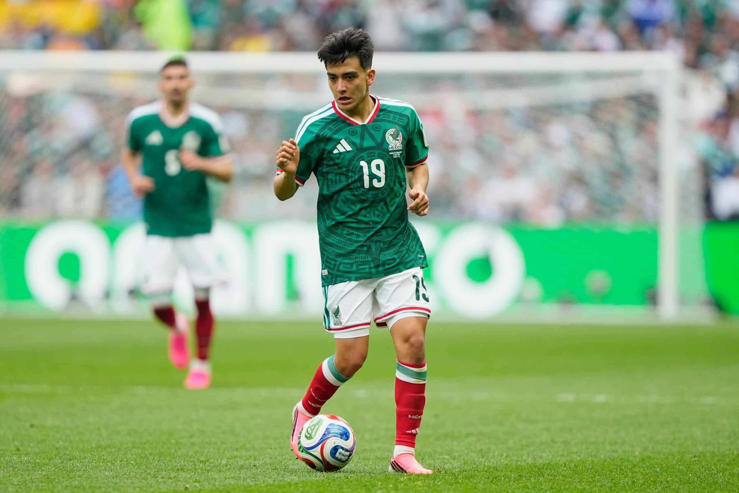 Gilberto Mora hace historia: debuta en el Mundial y rompe récord de juventud con México