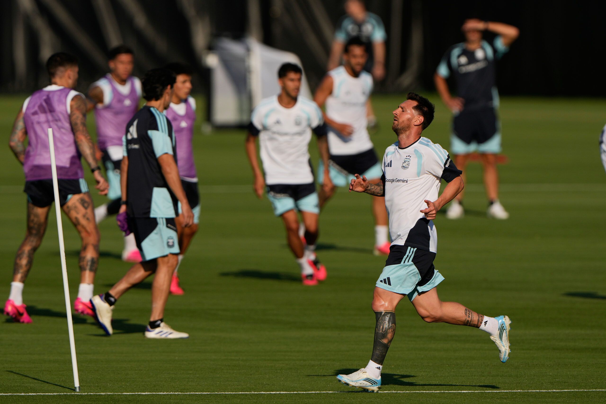 Scaloni en alerta: las figuras que preocupan a días del debut mundialista de Argentina