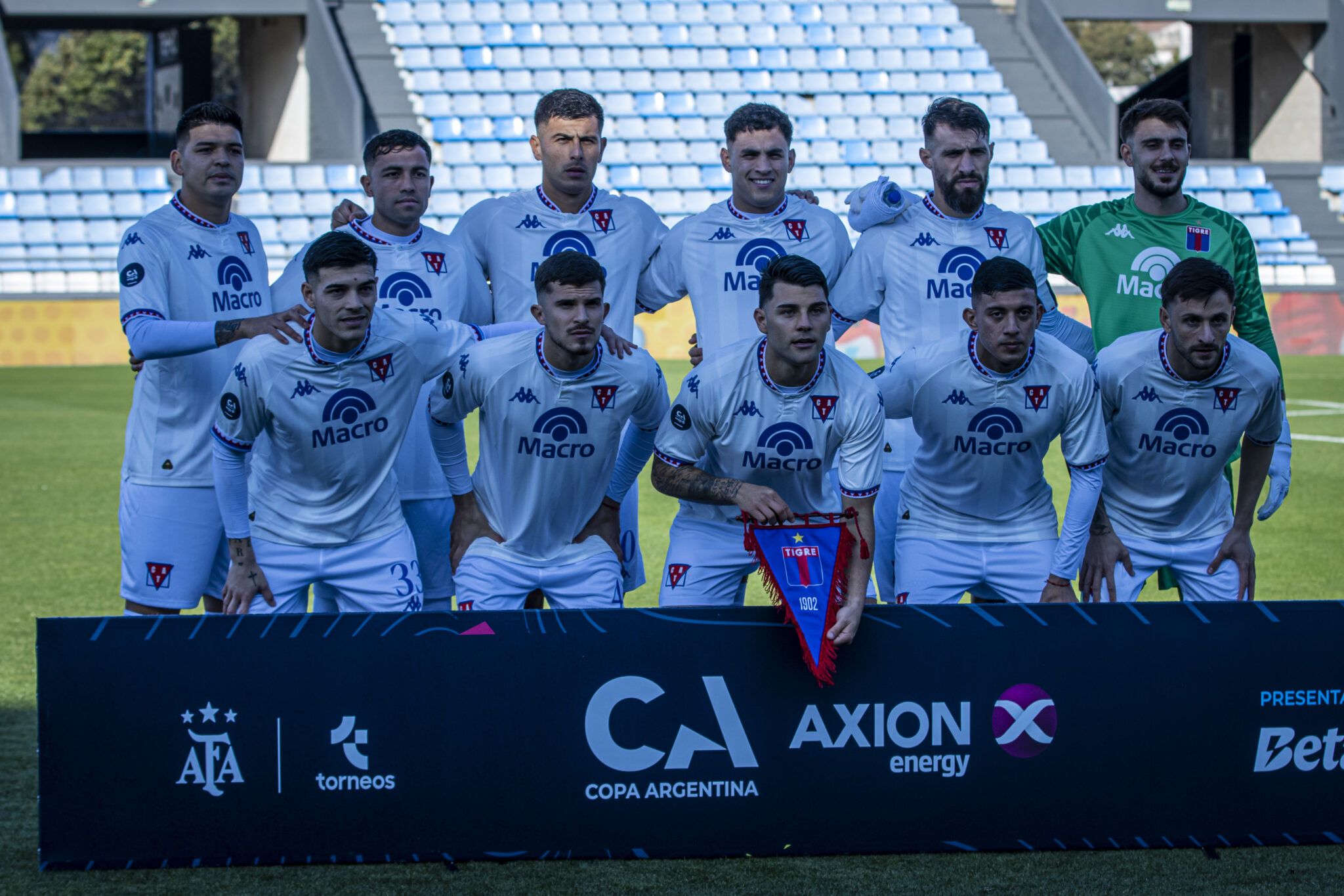 Con un boleto a octavos en juego: Nacional y Tigre protagonizan un cruce que promete emociones