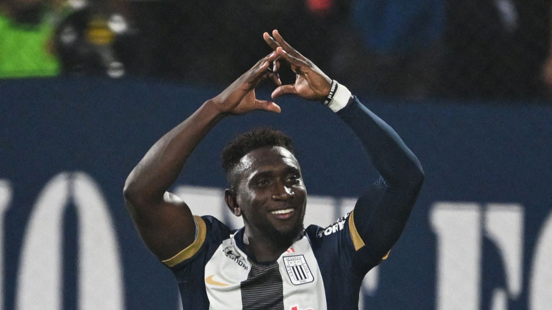 Eryc Castillo anota un doblete y Alianza Lima arranca con remontada en Matute