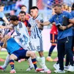 Gavi baja la tensión al encontronazo con Paredes tras la final del Mundial