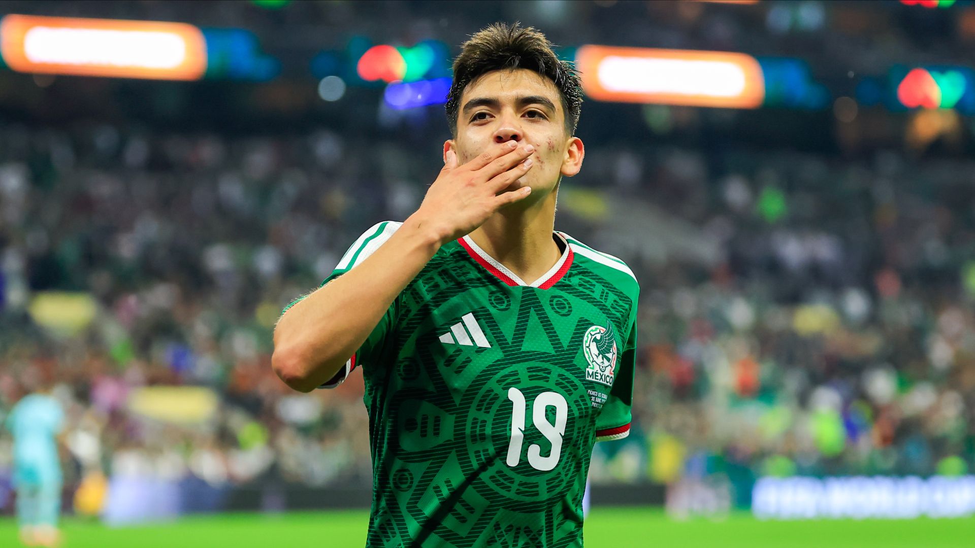 Gilberto Mora, el joven récord de México que irrumpe en el Mundial
