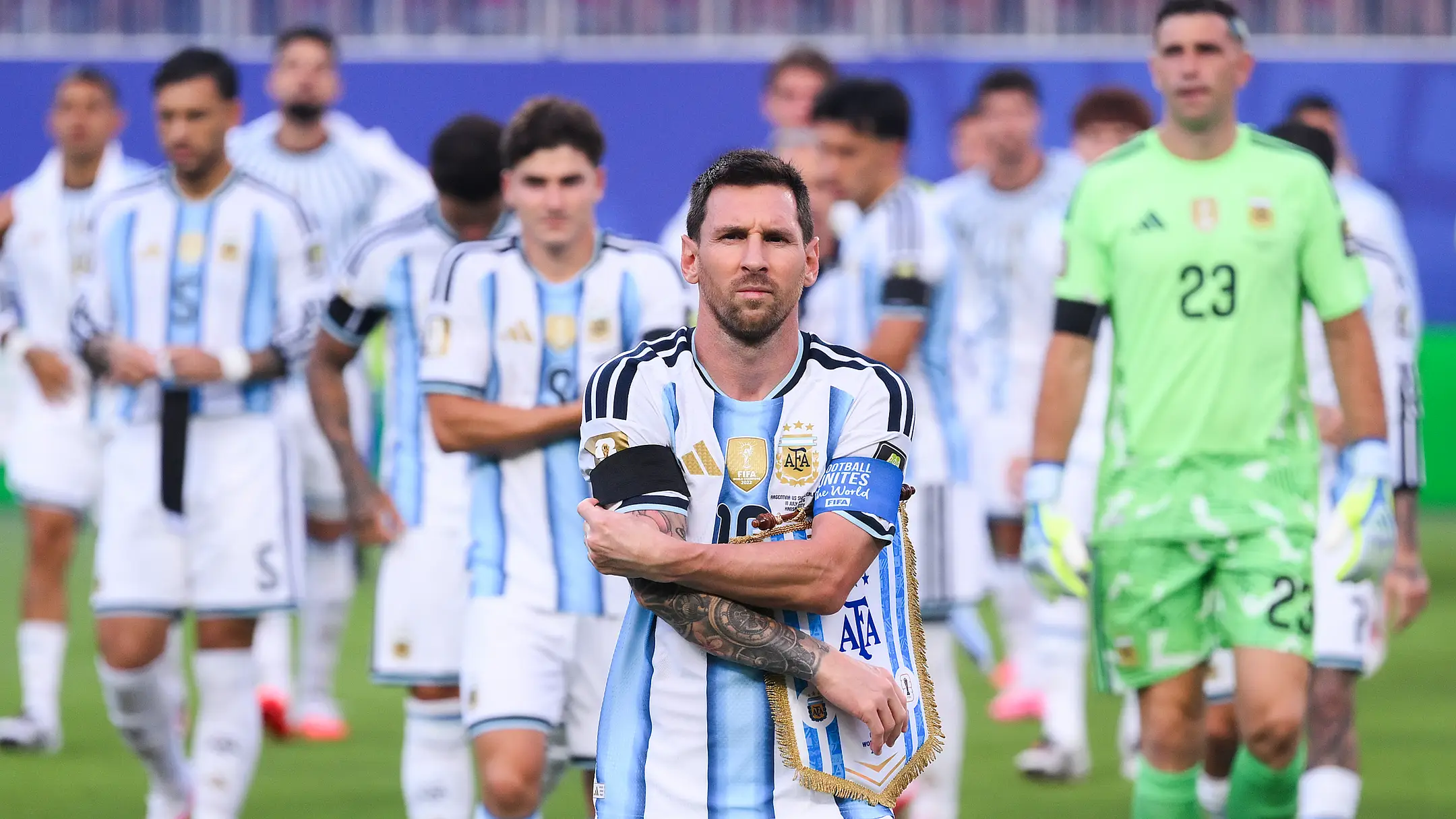 A 20 años del último cruce, Inglaterra y Argentina vuelven a enfrentarse en una batalla con historia, tensión y gloria en juego