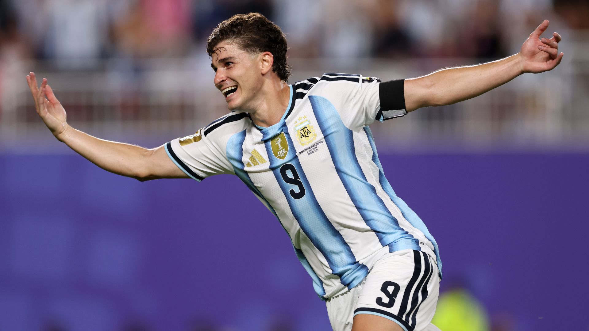 Julián Álvarez se destaca con sus goles en los cruces eliminatorios del Mundial