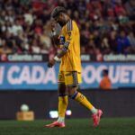 Rodrigo Aguirre hace historia con la primera expulsión bajo la "Ley Prestianni" en la Liga MX
