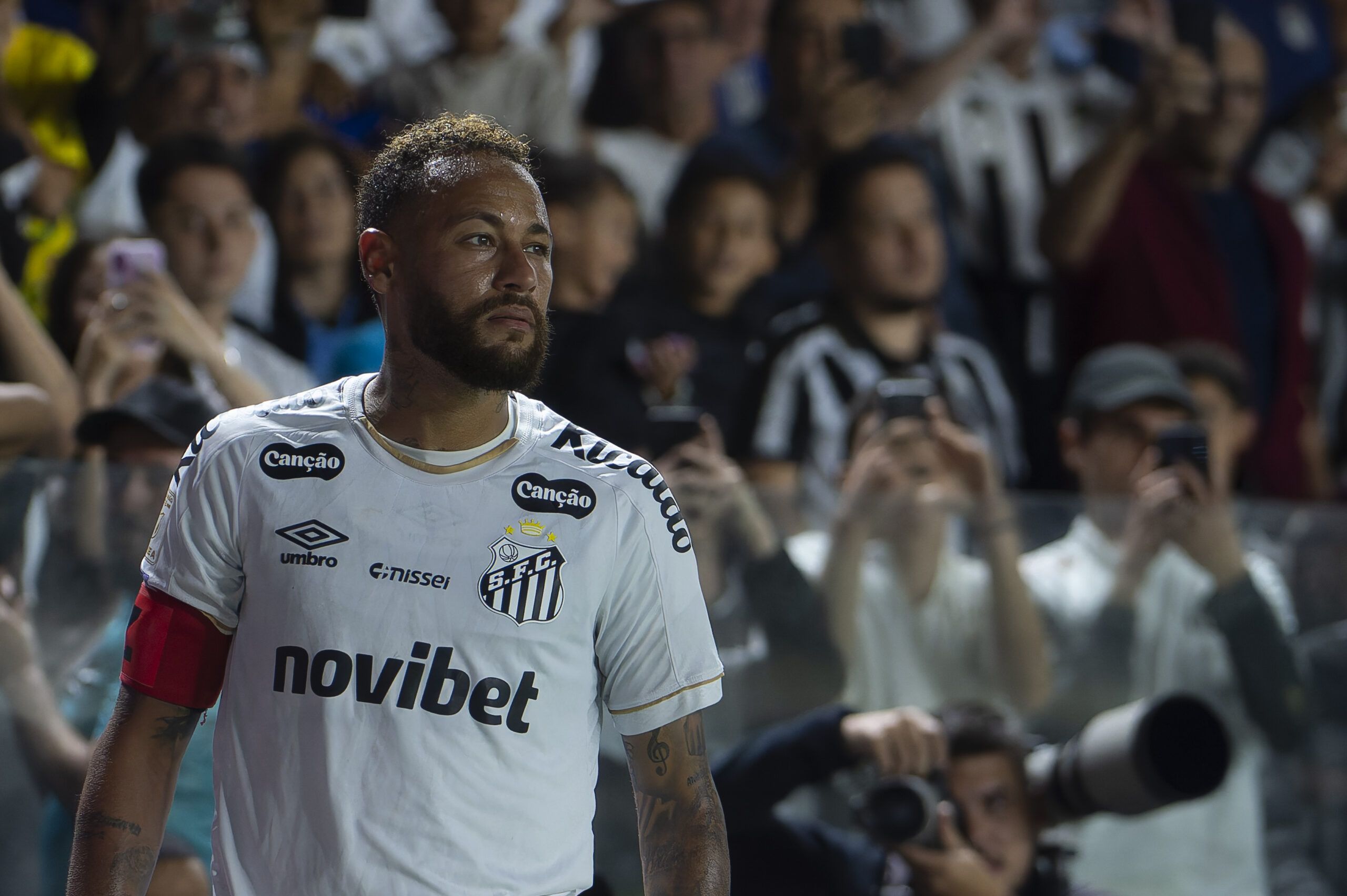 Neymar vuelve en medio de la polémica: Santos recibe a UCV por la Sudamericana