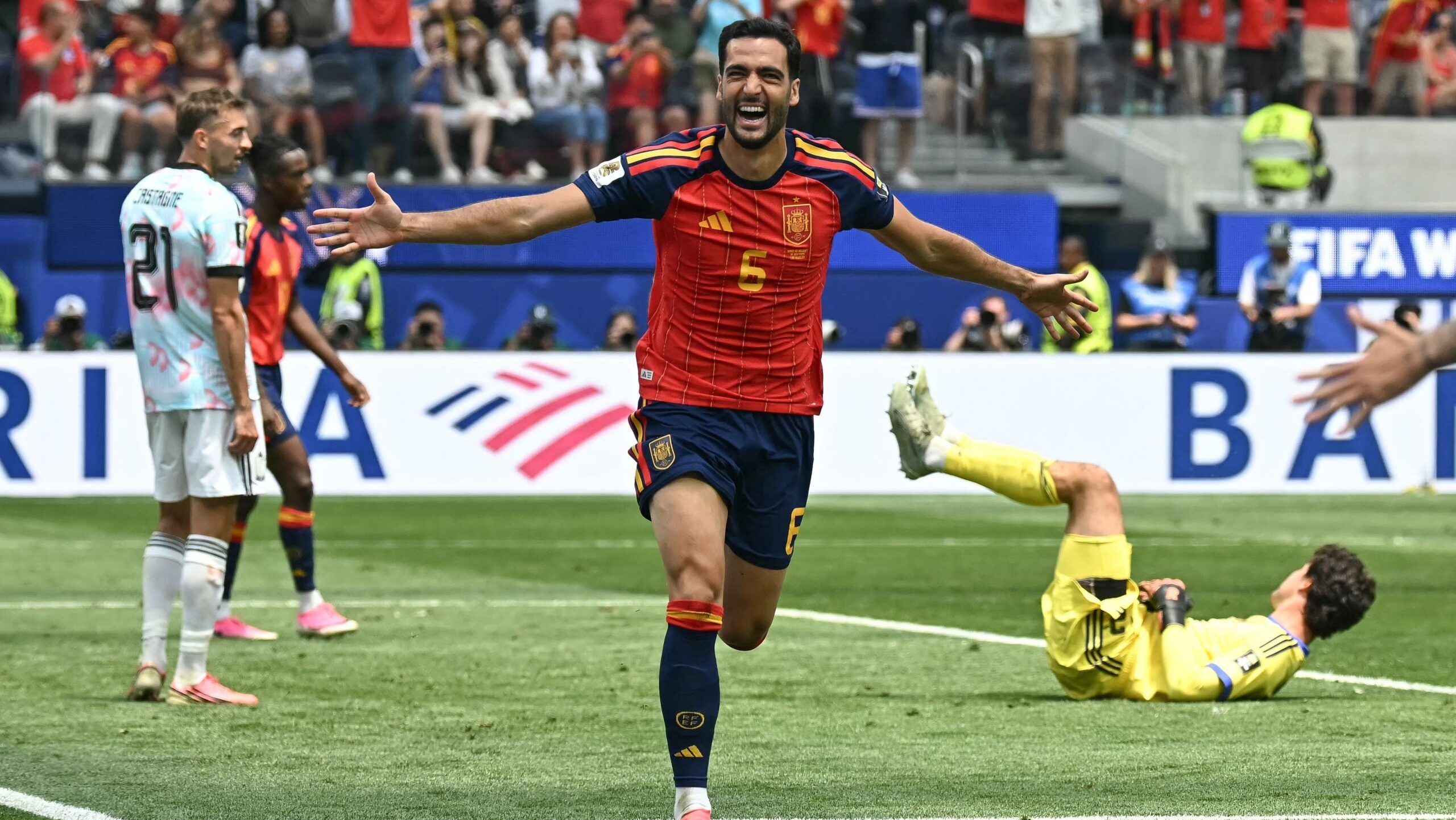 Oficio, fortuna y el héroe de siempre: La Roja europea ya está en semifinales