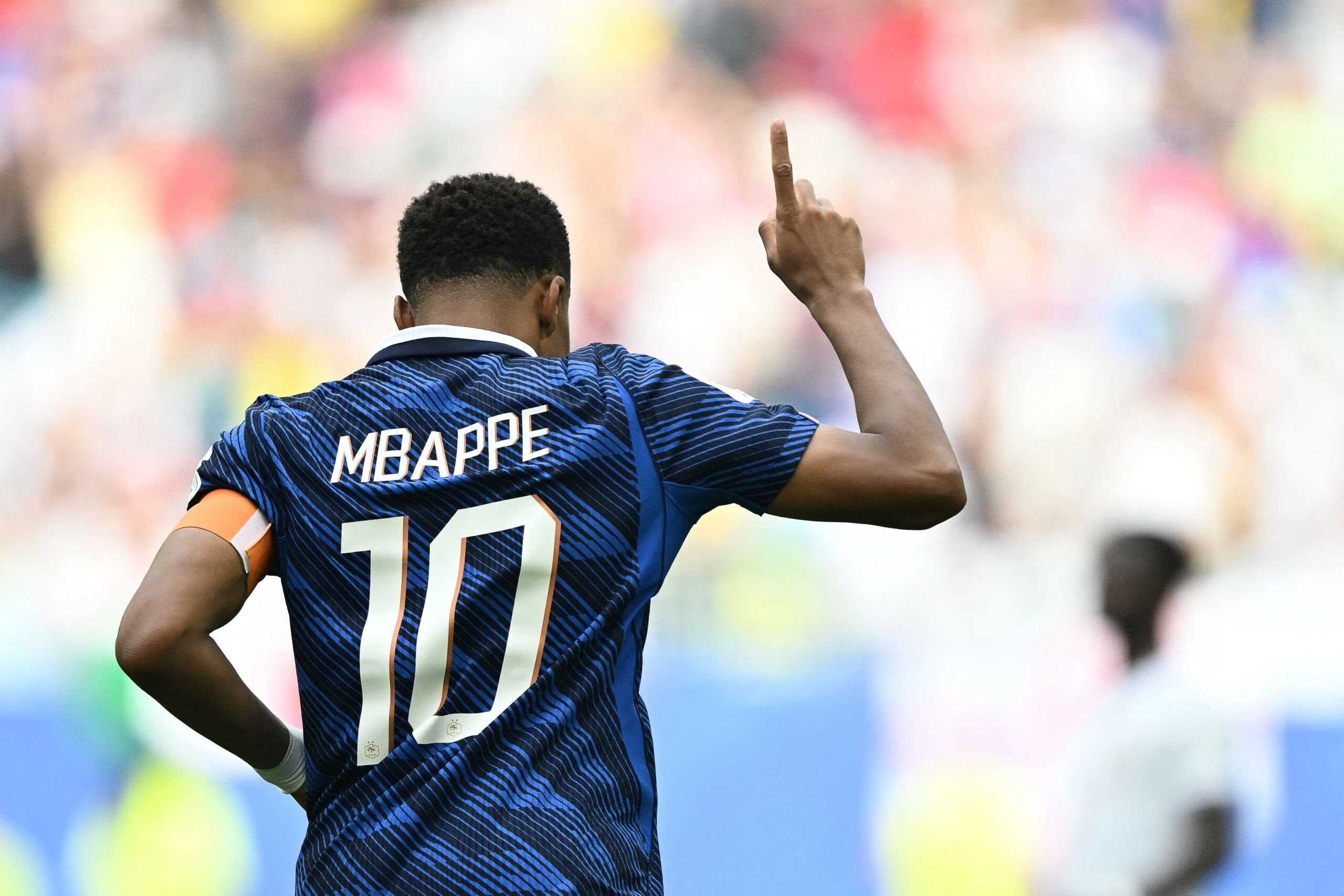 Mbappé le arrebató dos coronas a Messi: la Bota de Oro y el récord de goleador mundialista