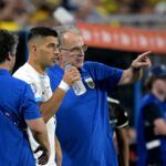 "Más locos son los que contratan a Bielsa": sigue la tormenta por la eliminación de Uruguay