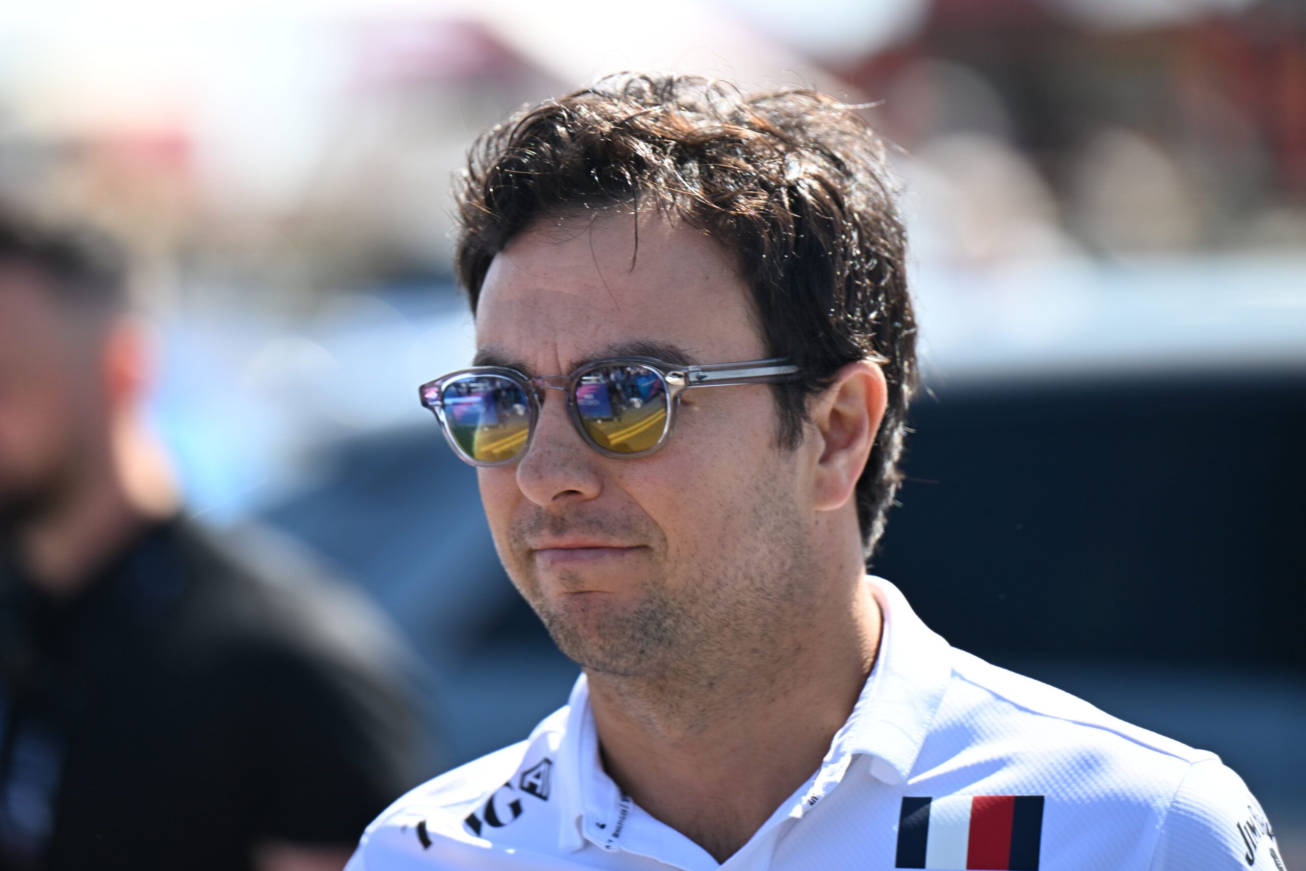 Checo Pérez apuesta por terminar la sprint y ayudar a Cadillac a entender su nuevo monoplaza