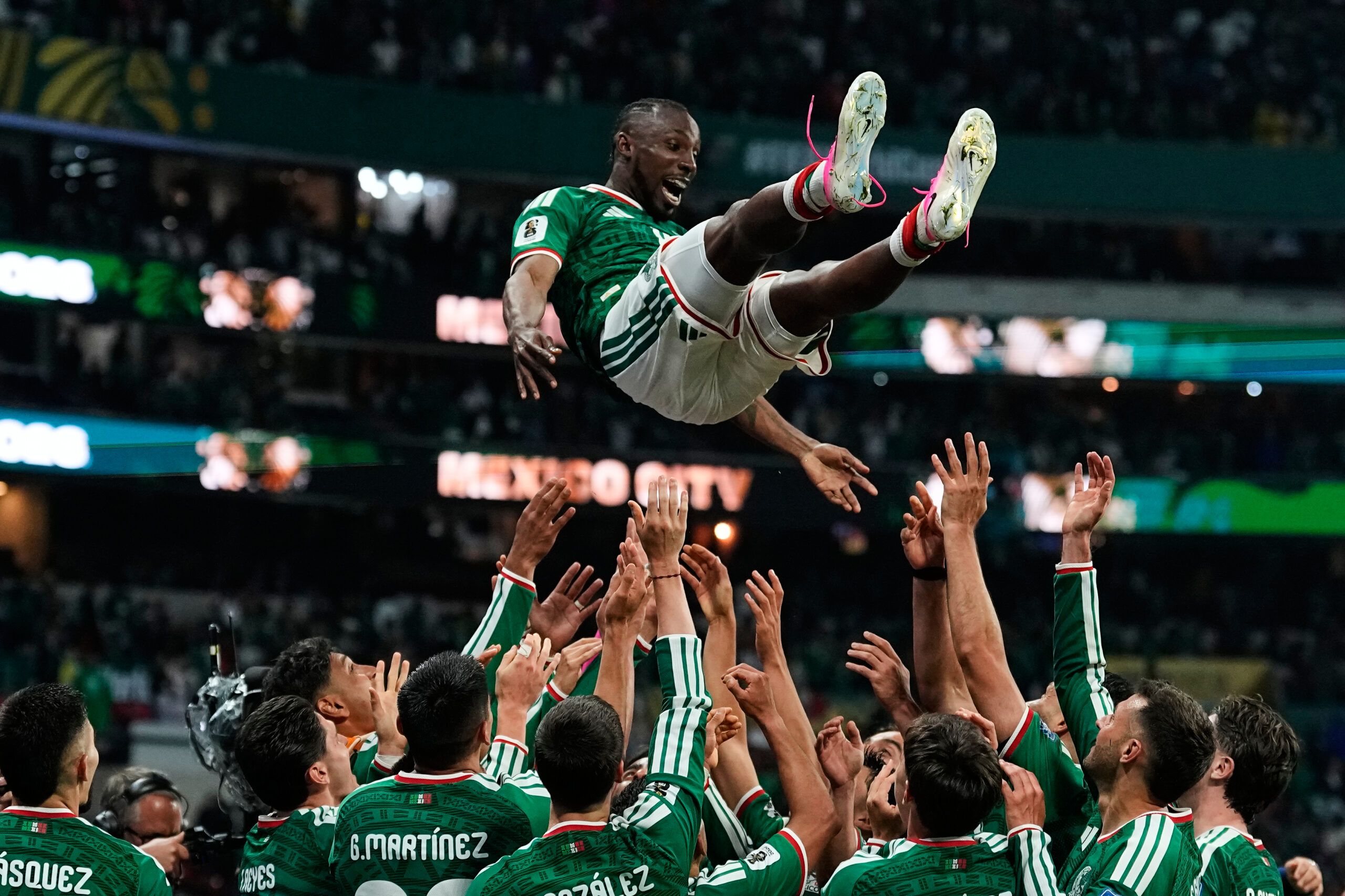 México dejó en el camino a Ecuador y avanza invicto a octavos de final