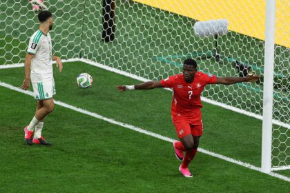 Suiza eliminó sin problemas a Argelia y espera por Colombia o Ghana