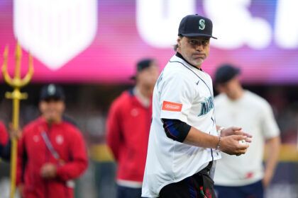 Pochettino cambió la pelota de fútbol por la de béisbol y se robó los aplausos