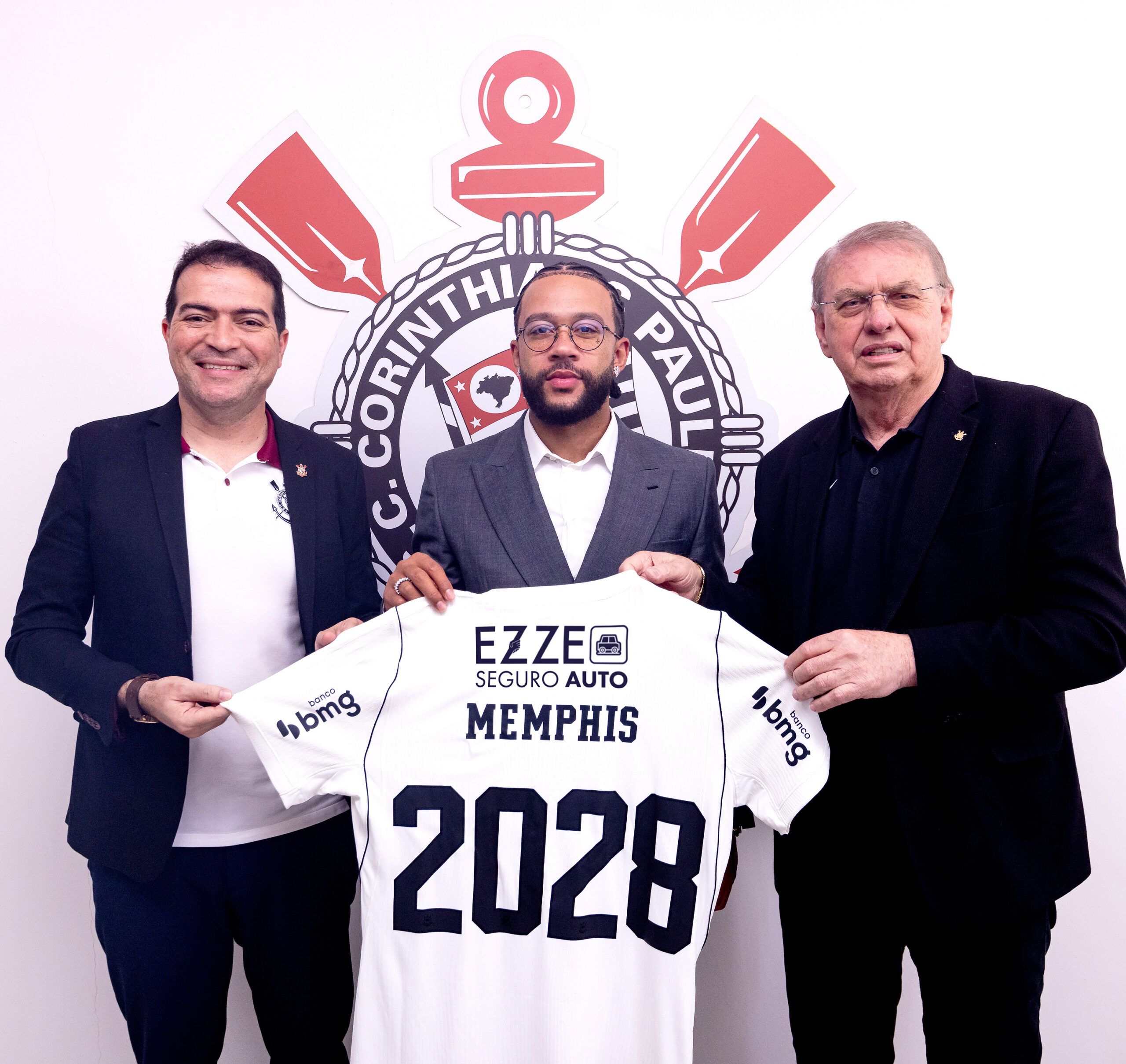 VOLVIÓ A LA FUERZA: Memphis Depay fue presentado otra vez como jugador del Corinthians hasta 2028