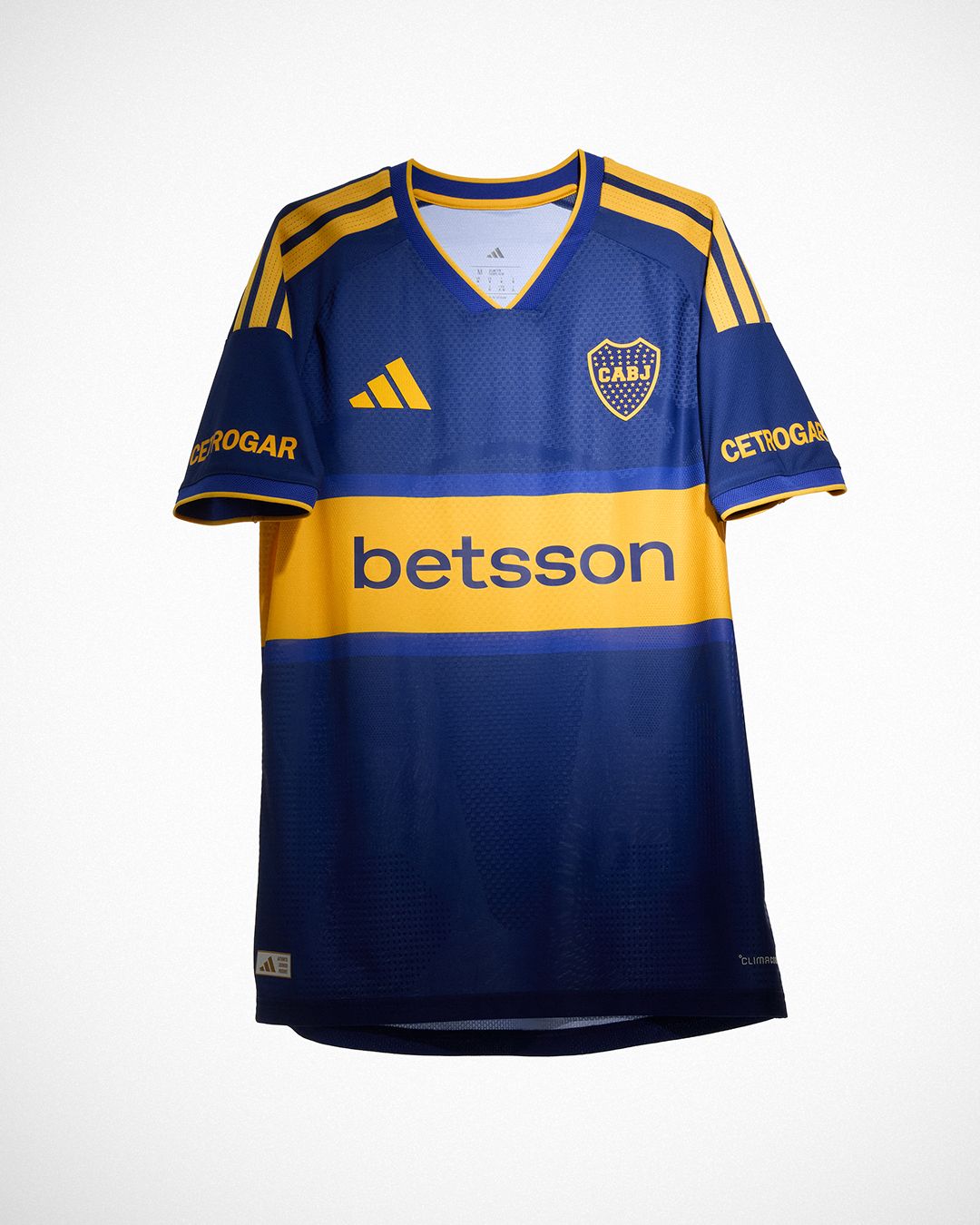Boca hace gala de su nueva camiseta titular: vuelve el escudo con estrellas y apuesta por un nuevo diseño