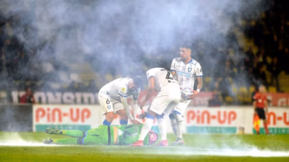Escándalo en el Sánchez Rumoroso: Suspenden duelo de Coquimbo Unido ante Huachipato tras ataque con bombas de ruido al arquero Christian Bravo