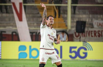 Universitario goleó a Chankas con doblete de Lapadula y trepa a la cima