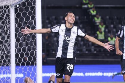 Libertad ganó ante San Lorenzo y se mantiene firme en la cima del Torneo Clausura paraguayo
