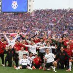 Golpe de campeón en el Superclásico 200: Colo Colo tumba a la U por 2-1 y ya se prueba la corona de la Liga de Primera