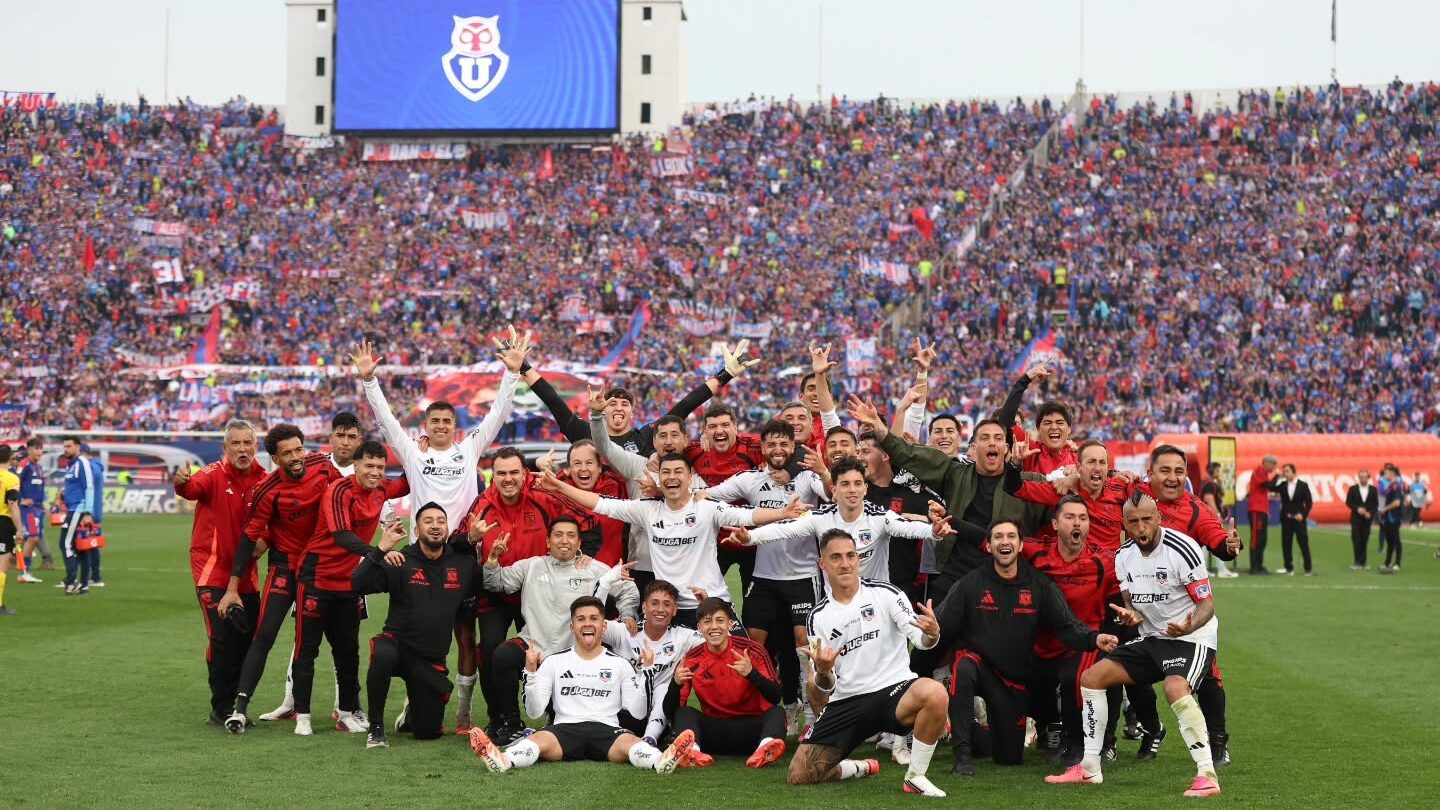 Golpe de campeón en el Superclásico 200: Colo Colo tumba a la U por 2-1 y ya se prueba la corona de la Liga de Primera