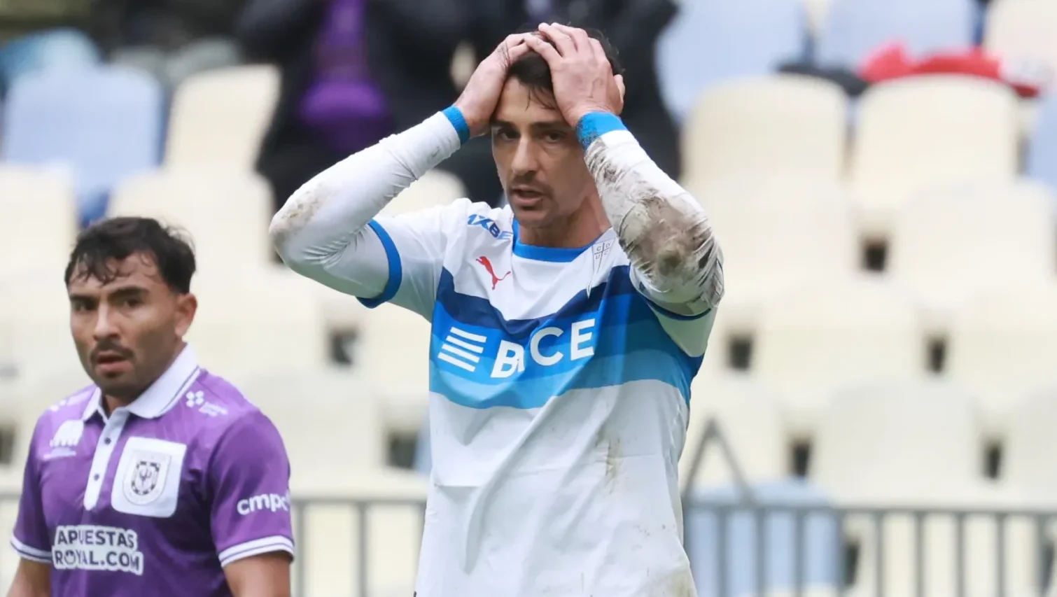 Sin alma ni refuerzos: La UC toca fondo antes de su debut en la Copa Libertadores
