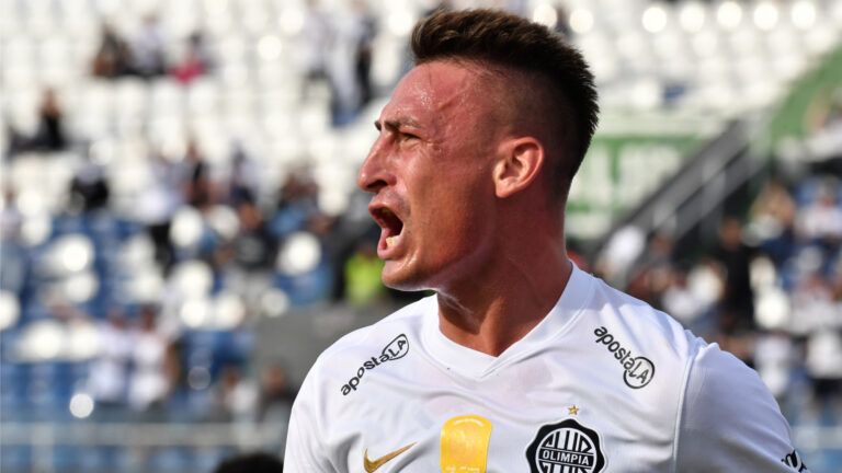 Braian Romero anotó en la victoria de Olimpia. (Foto: Christian Alvarenga/Getty Images)