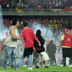 Santa Fe y América no pasaron del cero en un partido marcado por la violencia en las tribunas