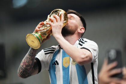 Messi y sus grandes hitos con Argentina: del debut con expulsión a una historia extraordinaria