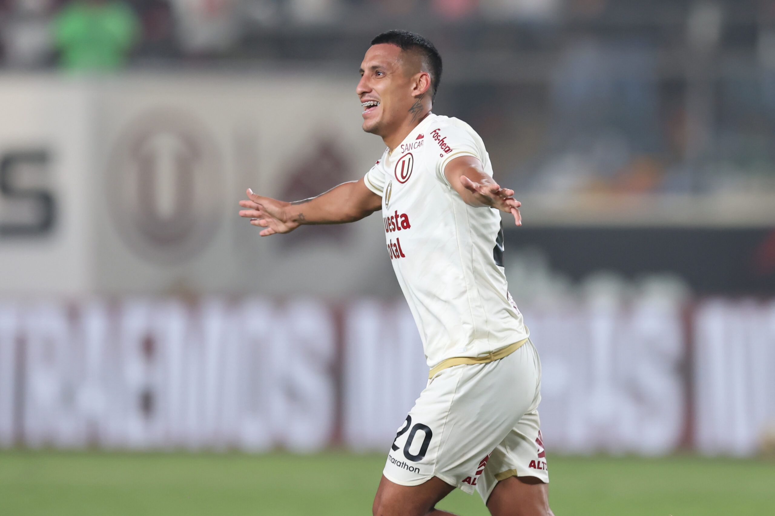 Valera renovó hasta 2029 y sueña con llegar a los 100 goles con Universitario