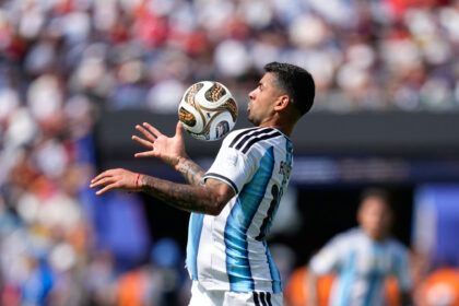Boca volvió a dejar puntos en el camino y empató con polémica ante Platense