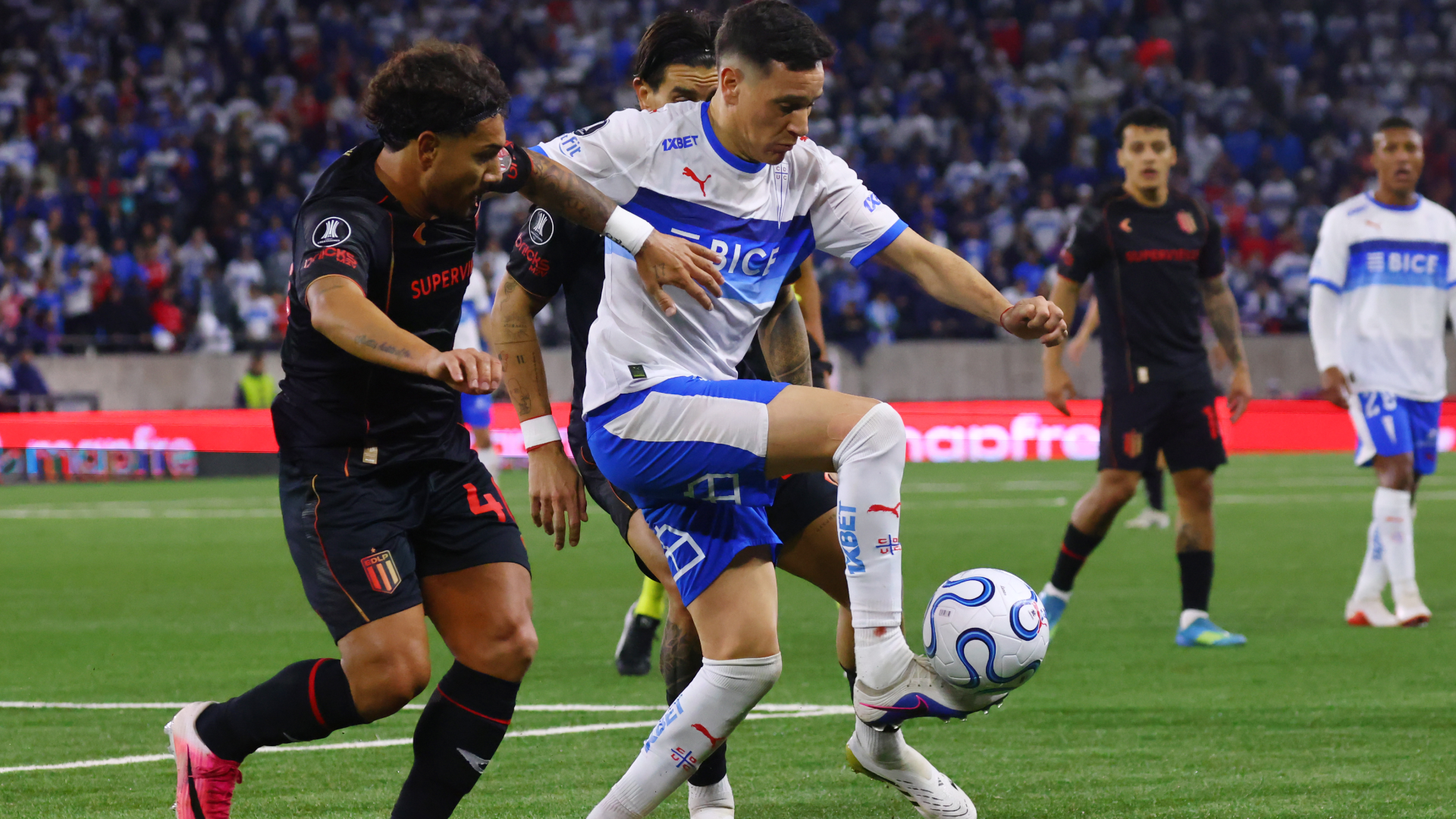Estudiantes dio clase en Chile y eliminó a Universidad Católica de la Libertadores