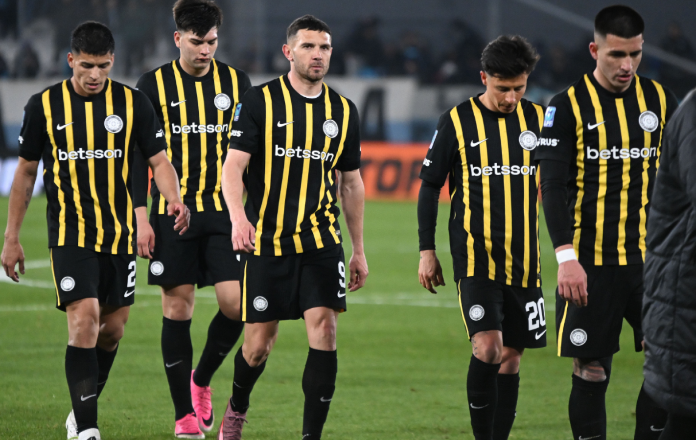 Racing no levanta cabeza: perdió ante Atlético Tucumán y quedó último