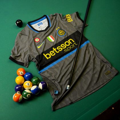 Inter estrena nueva camiseta ante Udinese: el recuerdo de los 90 vuelve a San Siro