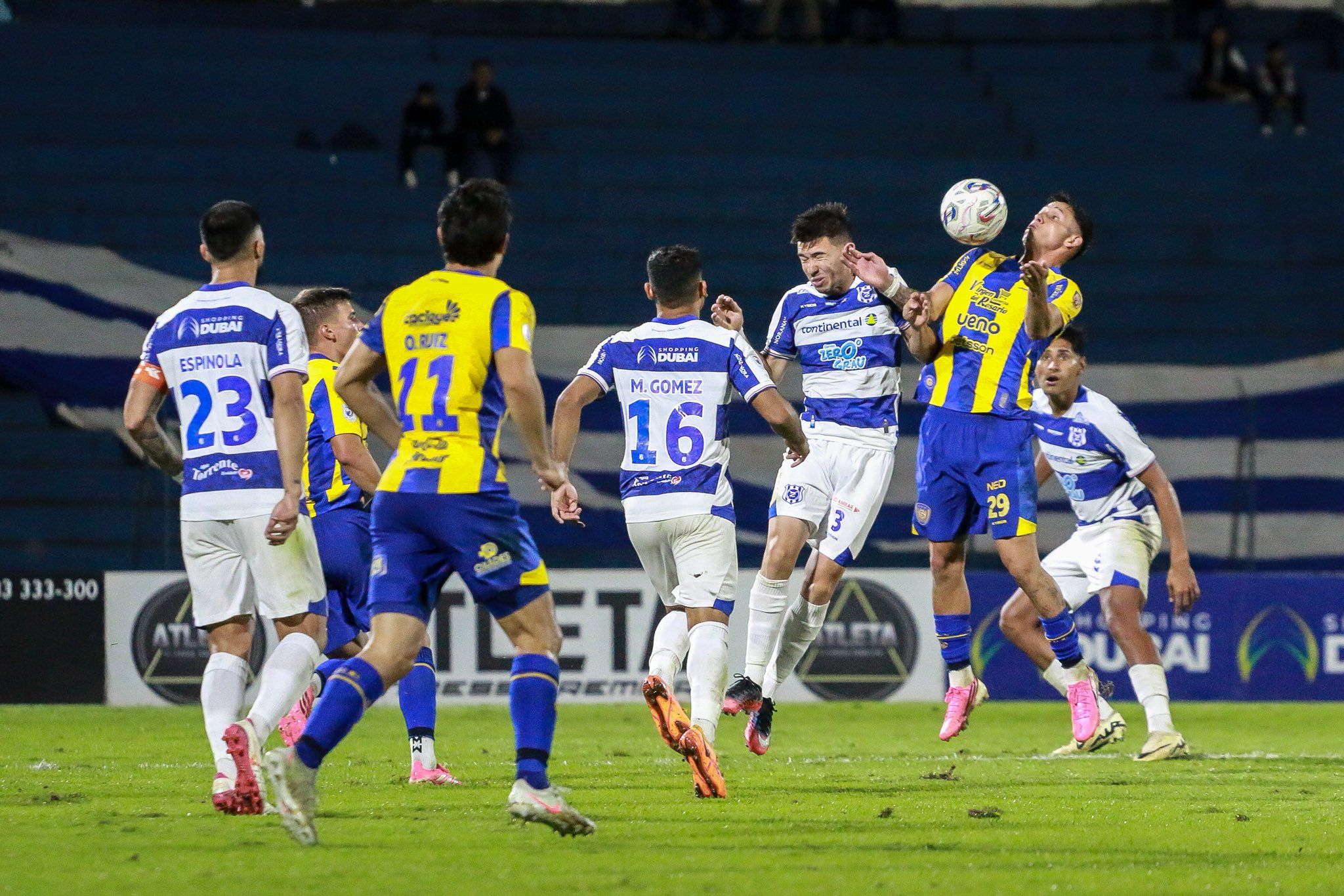 2 de Mayo igualó con uno menos ante Sportivo Luqueño y mantuvo la punta en el Clausura paraguayo