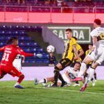 ¡Palo y palo! Olimpia y Guaraní dejaron todo, pero el clásico terminó sin dueño.