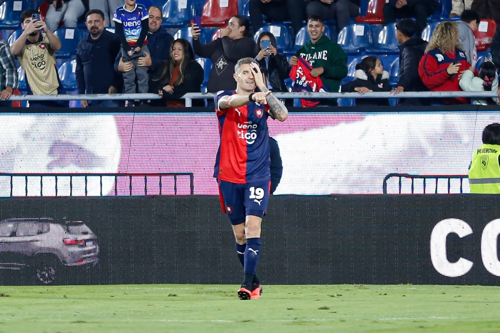Con gol agónico de Vegetti, Cerro Porteño venció a Nacional sobre la hora