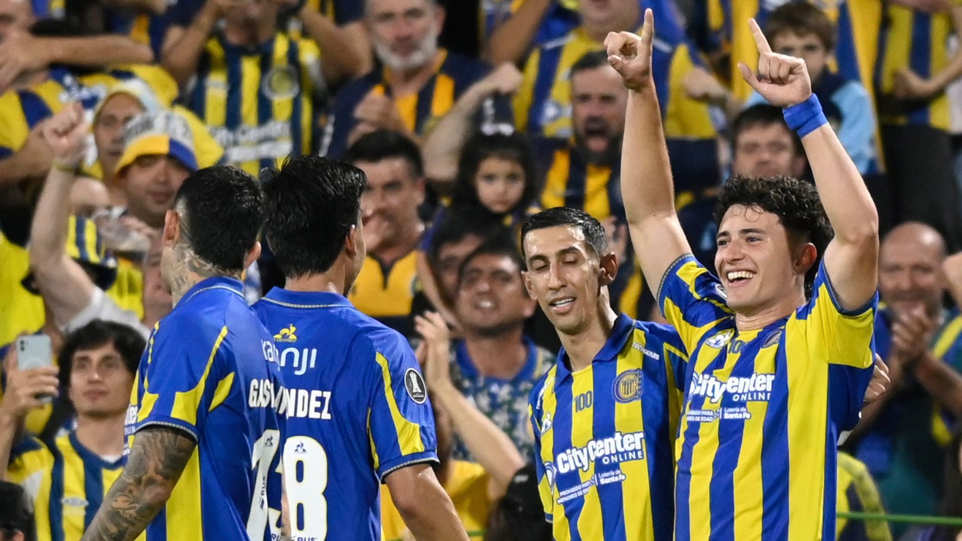 Rosario Central ganó un cruce clave ante Argentinos y lo igualó en la cima