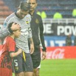 Con un Paredes encendido, Boca goleó a San Lorenzo bajo la lluvia y aseguró la clasificación