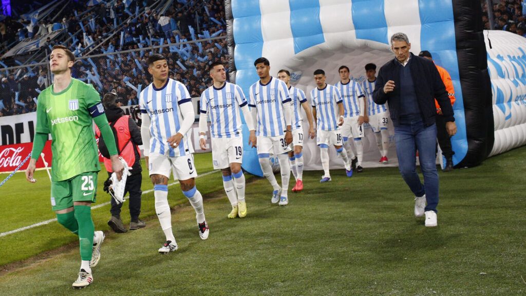 Racing despidió a Vojvoda. (Foto: Marcos Brindicci/Getty Images)