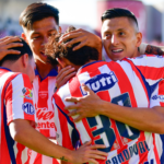 Chivas goleó a San Luis y le respira de cerca al América