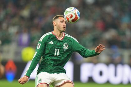 Santiago Giménez ya está en México y comienza su nueva etapa con el Tricolor