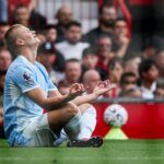 El City ganó el derbi ante el United con un hombre menos y gracias al gol de Haaland