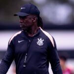 Seedorf tiene trabajo: Corinthians no pudo ante Vitória en casa
