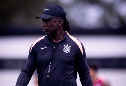 Seedorf tiene trabajo: Corinthians no pudo ante Vitória en casa