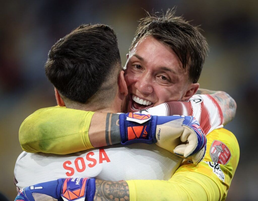 Verón lanza una reflexión tras clasificar a la final: “Si el fútbol argentino mejorara, podríamos ver mucho más de esto” 3 HVUVQj2X0AAjaRO edited